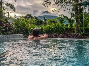 House of Views, King Bed, Volcano View